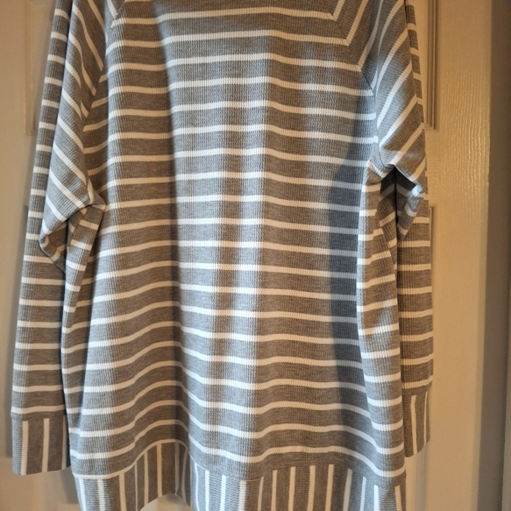 Plus Size Pullover - Picture 5 of 5